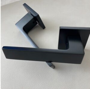 Dortek kvadratiniu žiedeliu juodos sp.