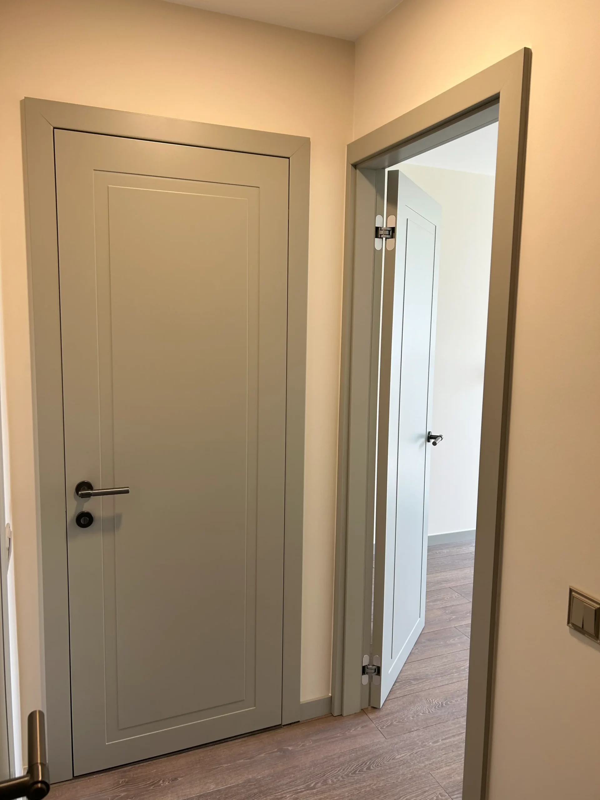 Hugo monob RAL7044 9